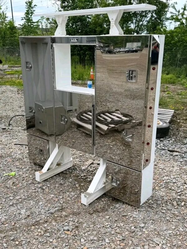 Iconic headache rack off Peterbilt