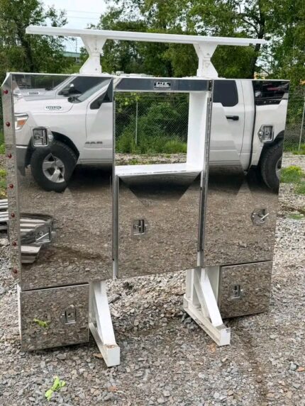 Iconic headache rack off Peterbilt
