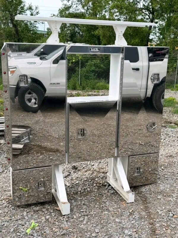 Iconic headache rack off Peterbilt